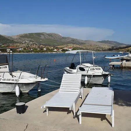 Tonka Apartman Grebastica